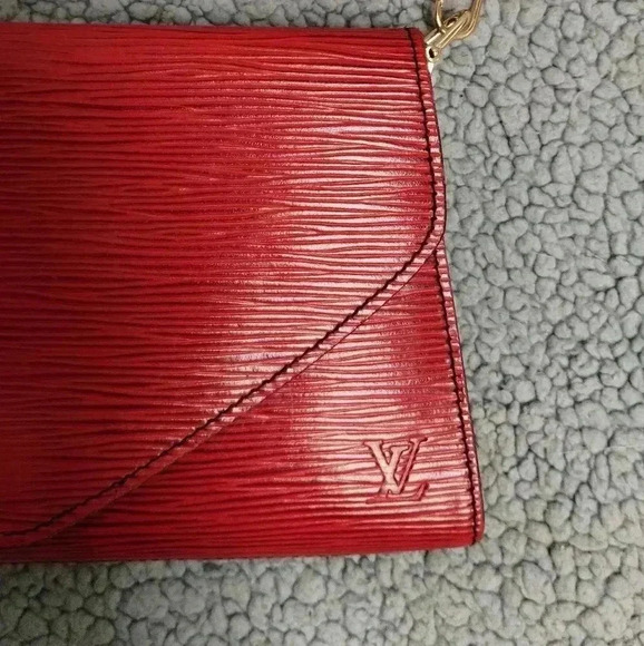LOUIS VUITTON Epi Art Deco Clutch Red on chain - Picture 2 of 16